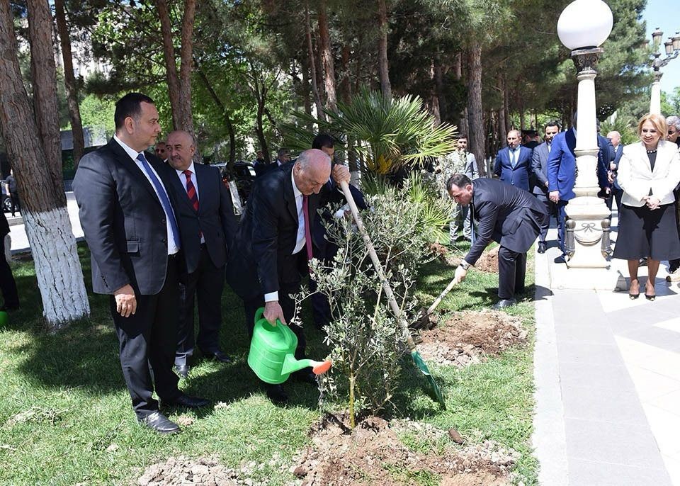 Sumqayıtda Heydər Əliyevin xatirəsi anılıb - FOTOLAR